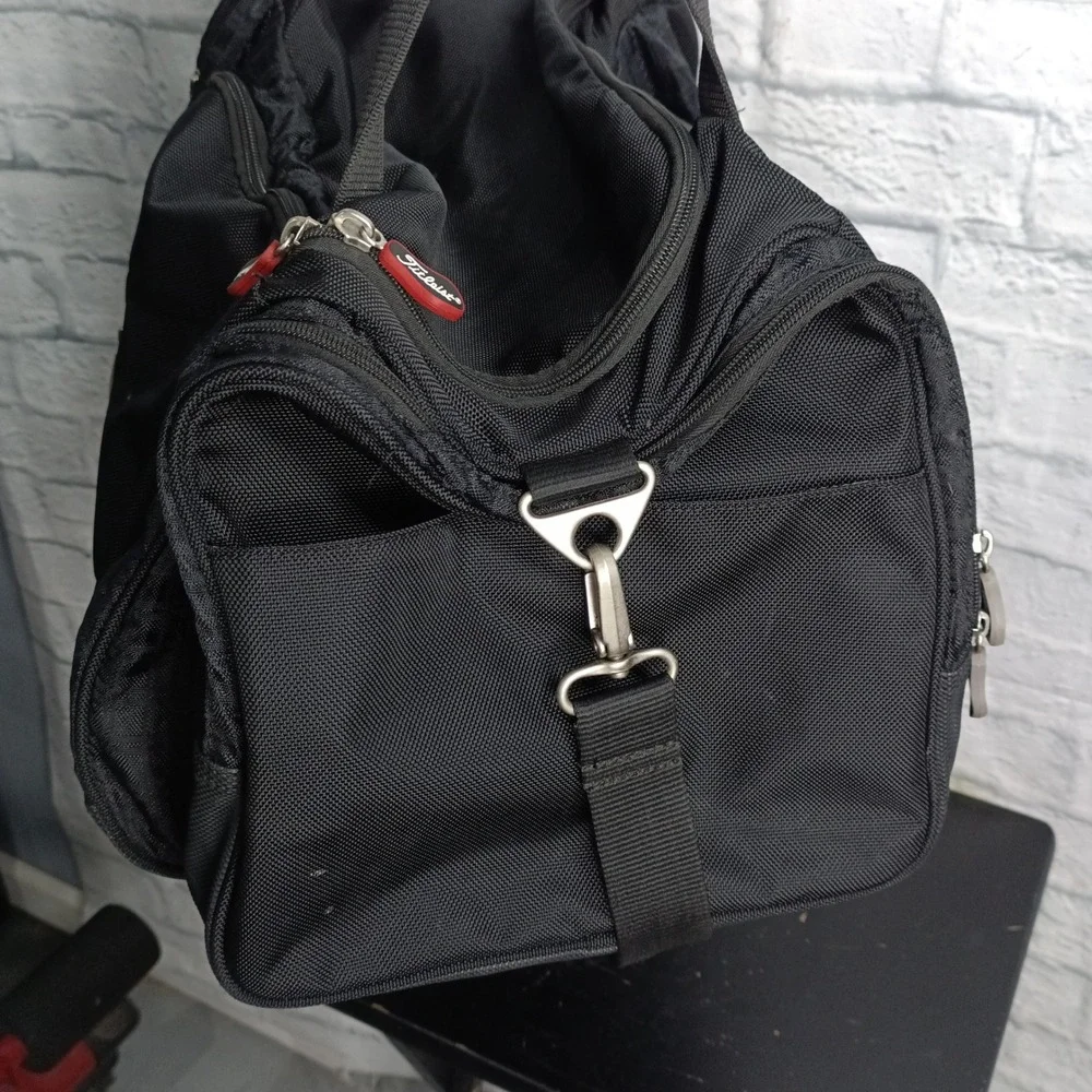 Titleist Duffle Bag Black Golf Travel Gym Carry On Bag 21x12x11  s10